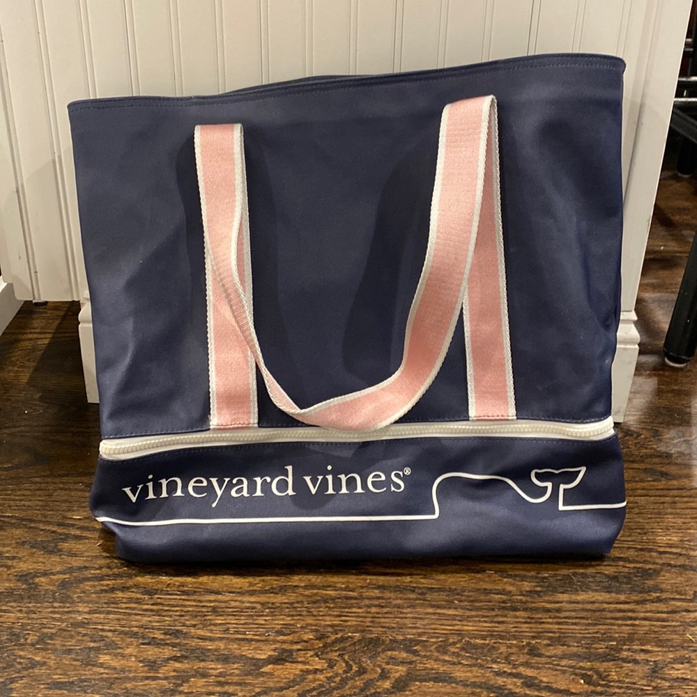 Vineyard vines navy blue and pink bag